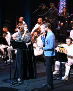 المايسترو (أمل القرمازي) تقدم أمسيةً ساحرةً بمركز الشيخ جابر الأحمد الثقافي