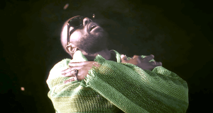 المطرب العالمي GIMS يقدم قصيدة بصرية عن لقاء الشرق والغرب في قلب الإمارات