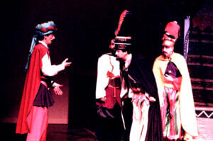 كمال زعلول يكتب: مسرح (المحبظين) - (4).. الأزياء والإكسسوارات