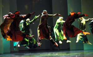 كمال زعلول يكتب: مسرح (المحبظين) - (4).. الأزياء والإكسسوارات