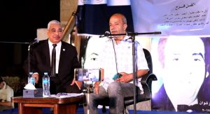 الدكتور (سيد علي إسماعيل) لإعلان إهدائه مكتبة المركز أكثر من ألف مخطوط