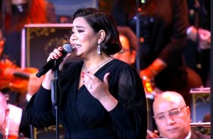 بعد 10 سنوات من تقديمها (خالد عز) يكشف المحذوف من (كده يا قلبي) لشيرين عبدالوهاب