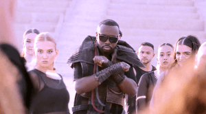 المطرب العالمي GIMS يقدم قصيدة بصرية عن لقاء الشرق والغرب في قلب الإمارات