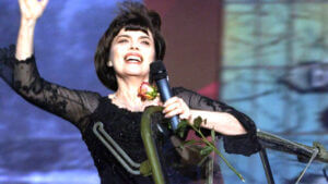 (ميراي ماتيو).. أسطورة فرنسا الغنائية تحتفل بـ 60 عاما على انطلاقتها الغنائية