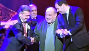 تكريم (ضياء الميرغني) في افتتاح الدورة الثامنة لمهرجان نقابة المهن التمثيلية للمسرح