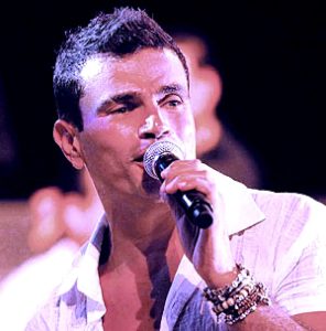 رضا العربي يكتب: (عمرو دياب) في عيد ميلاده الرابع والستين.. السنين والحنين!