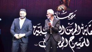 (تامر حسني) يشعل مظاهرة حب وتكريم لنجوم ورموز (المسرح المصري)