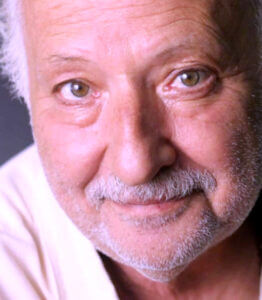 المخرج (جمال قاسم) يهدي أربعة أفلام وثائقية للمركز القومي للمسرح والموسيقى والفنون الشعبية