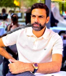 بعد 10 سنوات من تقديمها (خالد عز) يكشف المحذوف من (كده يا قلبي) لشيرين عبدالوهاب