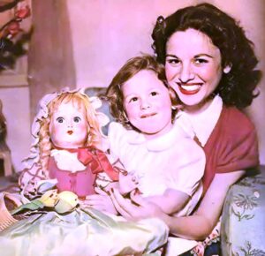 (فاتن حمامة).. الطفلة الجميلة التى جسدت دور الأم في الثلاثينات من عمرها (1/2)