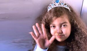 والدة الطفلة الراحلة (آيسل عمرو) تعتزم توجيه رسالة إلى رئيس الجمهورية