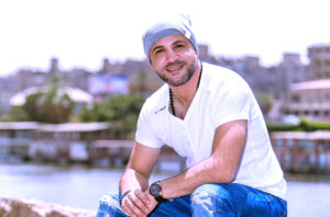 (عزيز الشافعي) يصرخ عاليا: ياهووووه (قرار غلط) كتبت ولحنت خصيصا لعمر كمال.