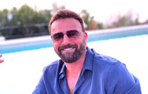 (سامر المصري) يصفي حساباته مع (كنده حنا) بسبب دعمها لنظام بشار الأسد