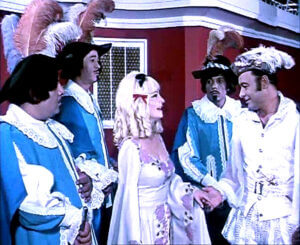 ناصر العزبي يكتب: (أضواء المدينة) بين الاستعراض والكوميديا