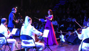 أوركسترا (مزيكا) تشارك للمرّة الأولى المسرح مع الفنان المتكامل (سليم عسّاف)