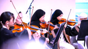 محمد المنصور : سعدت بحضور افتتاح (أوركسترا الفجيرة الفلهارموني)