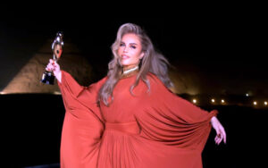 (نيكول سابا) تتألق بإطلالة مميزة خلال حفل توزيع جوائز (ذا بيست)