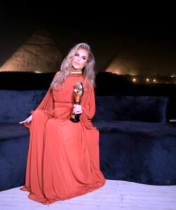 (نيكول سابا) تتألق بإطلالة مميزة خلال حفل توزيع جوائز (ذا بيست)