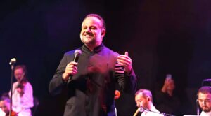 أوركسترا (مزيكا) تشارك للمرّة الأولى المسرح مع الفنان المتكامل (سليم عسّاف)