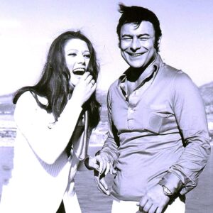 لماذا رمى المخرج (فطين عبد الوهاب) يمين الطلاق على أحمد رمزي بدلا من زوجته؟!