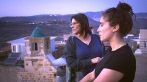 كتاب جديد يكشف عن رحلة (هيام عباس) بين الفن والهوية