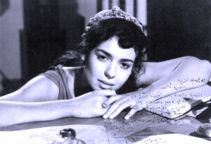 (سميرة أحمد).. كانت رمزاً للبنت الخجول المليئة بالحيوية وجسدت دور الأم وهى لديها 23 سنة!