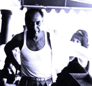 لماذا رمى المخرج (فطين عبد الوهاب) يمين الطلاق على أحمد رمزي بدلا من زوجته؟!