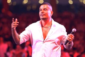 (عمرو دياب) يتصدر قائمة أنغامي بـ 3 مليار استماع