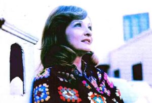 (شادية) قدمت (الأم) بصورة مغايرة تماماً لكل الأمهات في السينما المصرية! (2/2)