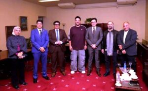 الفنان (مصطفى غريب) يبحث مع وزير الثقافة دعم الإبداع الشبابي