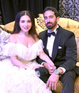 (مي عز الدين) تلفت الأنظار بسبب زوجها، وتعلن تأجيل مسلسلها (قبل وبعد)