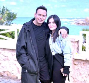 زوجة (مصطفي قمر) تظهر في كليب (مش هاشوفك)