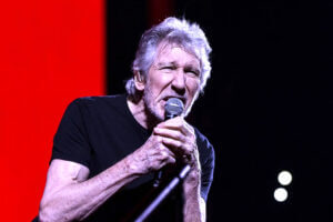 عامر فؤاد عامر يكتب: (سلاف فواخرجي).. محاكمة الفنان في زمن الانقسام