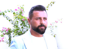 الفنان السوري (ريتشارد) يحتفل بعيد التحرير الأول بأغنيته الوطنية الجديدة (نيالا)