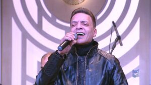 (طارق الشيخ) يغني لعدد من نجوم الطرب من العمالقة والمغنيين الشعبيين