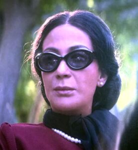 أخطاء فيلم (الست) التاريخية.. زيفت حكاية (آخر ساعة، وثورة يوليو)، ورسخت لجشع والدها (2/2)