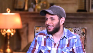 (عمر فاروق الفيشاوي): هوس ركوب الترند وراء انفعال شقيقي أحمد!