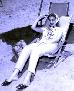 (مريم فخر الدين).. الجميلة التى زحفت الي الأدوار الثانوية عن رضا تام، بسبب أمومتها! (2)