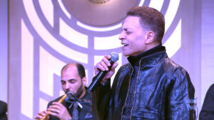 (طارق الشيخ) يغني لعدد من أبرز المطربين في حلقة خاصة