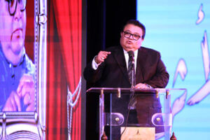 سر دموع (خالد جلال) في يوم تكريمه بالمسرح القومي