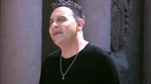 زوجة (مصطفي قمر) تظهر في كليب (مش هاشوفك)