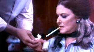 (مريم فخر الدين): الأم الجميلة المرغوبة من الرجال رغم أمومتها وتقدم العمر! (1)