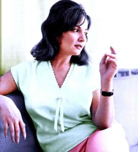 (شادية) قدمت (الأم) بصورة مغايرة تماماً لكل الأمهات في السينما المصرية! (2/2)