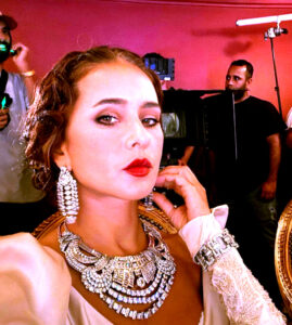 (نيللي كريم) تروج لـ (جوازة ولا جنازة)، ومشغولة بـ (على قد الحب)