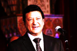 (محمد الحلو): ذكرت (محمد الموجي) بـ (من غير عتاب) فأعطاها لأميرة سالم، ثم سمية قيصر!