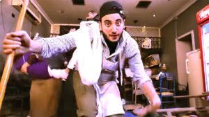 (الحسن عادل) يطرح أحدث كليباته الغنائية بعنوان (محدش ملاحظ)