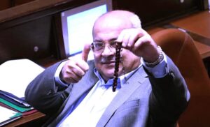 (أحمد الطيبي).. سوط من لا صوت لهم !