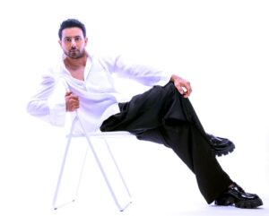 (فؤاد عبد الواحد) يفتتح عامه الجديد بسبع أغنيات تجسد عمق الإحساس في ألبوم (FOUAD26)