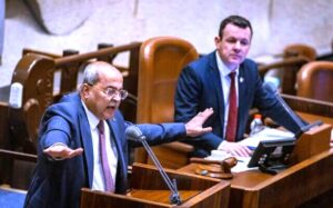 (أحمد الطيبي).. سوط من لا صوت لهم !