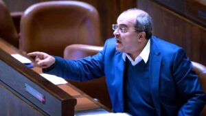 (أحمد الطيبي).. سوط من لا صوت لهم !